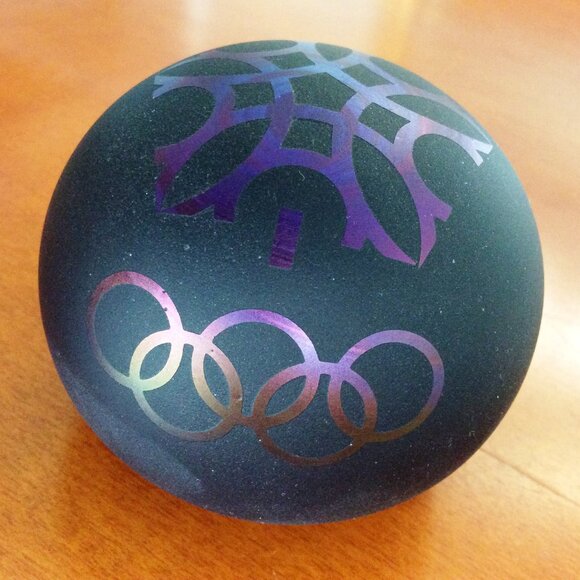 Vintage Robert Held Art Blown Glass Paperweight Iridescent Olympic Rings RARE - Picture 2 of 4